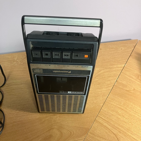 Panasonic Silver and Black Cassette Player - Picture 10 of 13